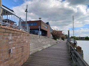 Vorderer Teil der Uferpromenade